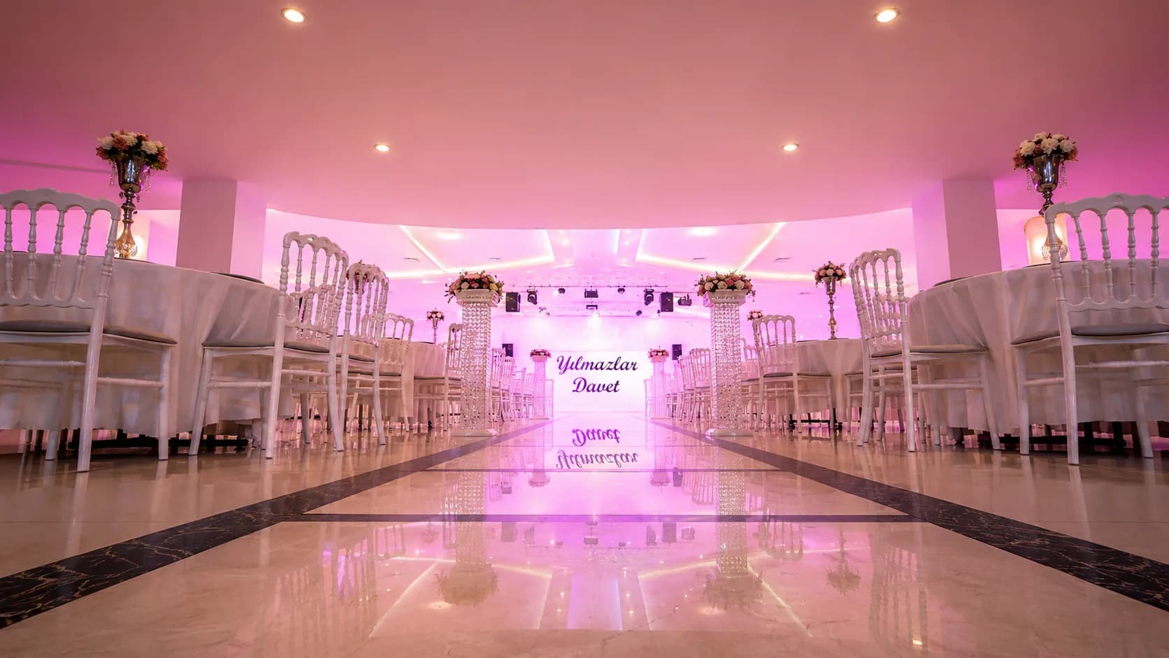 Yılmazlar Davet Pembe Işıklarla Salon Yolu